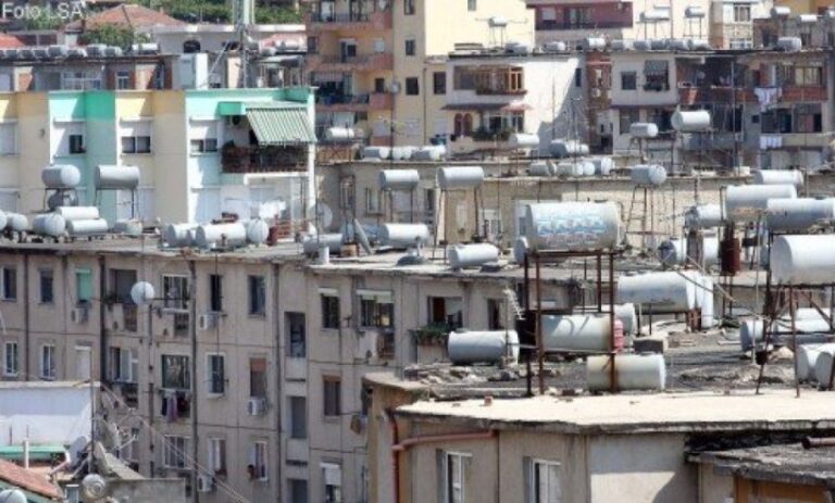Vendimi për heqjen e depozitave, qytetarët në Tiranë: Bashkia të na sigurojë ujë pa ndërprerje 24 orë