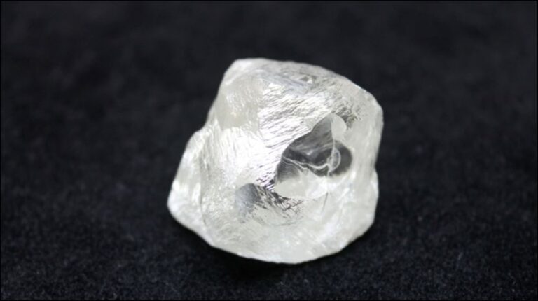 Natyra bën dhuratën e fundvitit, zbulohet diamanti 190 karat