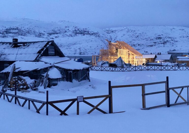 Vendi ku dielli nuk lind për një muaj rresht (Foto)