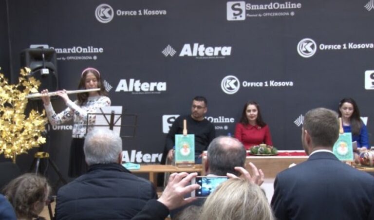 Elia Zaharia Zogu promovon librin kushtuar mbretëreshës shqiptare “Trëndafili i Bardhë”