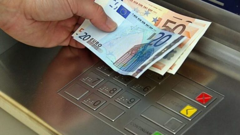 Frika nga Covid-19, shqiptarët shtojnë kursimet! Ja sa është rritur stoku i depozitave
