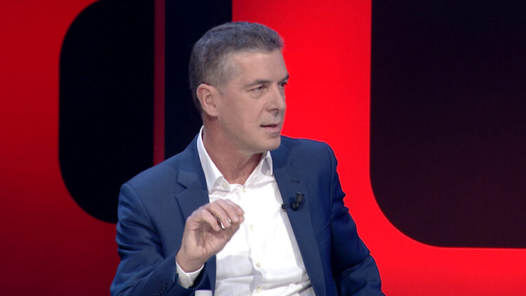 Rindërtimi, Gazmend Oketa: Kompanisë së një kryetari bashkie të PS i është dhënë tender me 667 objekte