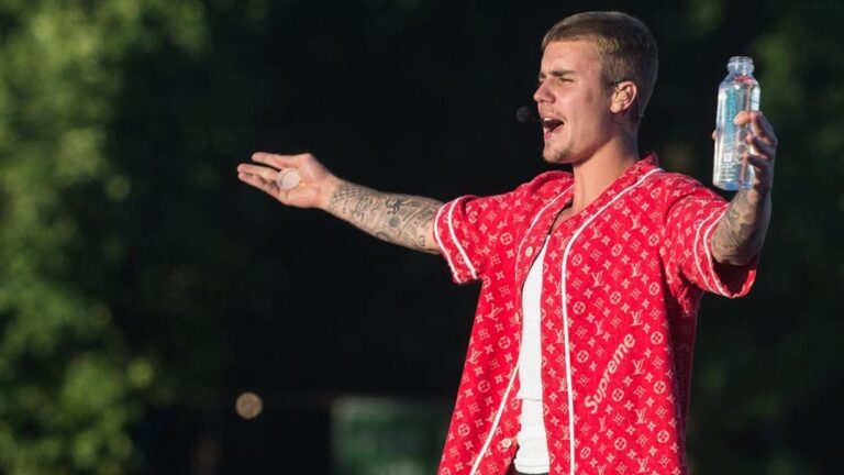 Jeta e Justin Bieber do pasqyrohet në këngë, këngëtari vjen me dhurata për fansat në Krishtlindje
