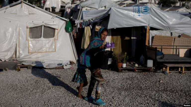 Zjarr dhe viktima në një kamp të migrantëve në Greqi