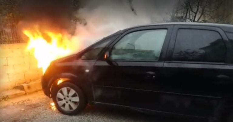 Automjeti përfshihet nga flakët në Gjirokastër (VIDEO)