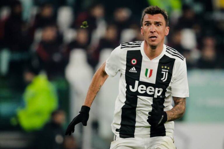 ZYRTARE/ Mandzukic kapet “mat” duke kryer vizitat me ekipin e ri (VIDEO)