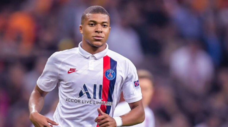 PSG i ofron rinovim me 25 milionë euro në sezon, por Mbappe befason francezët
