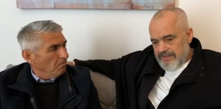 Përlotet oficeri që humbi gruan, vajzën dhe mbesën nën rrënoja, ja çfarë që i kërkon Ramës