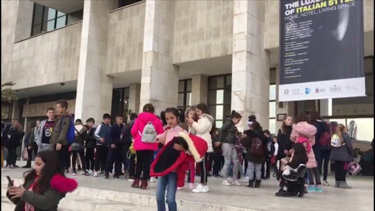 Tërmeti mbyll Muzeun Kombëtar, pritet ekspertizë për vlerësimin e dëmeve (FOTO)