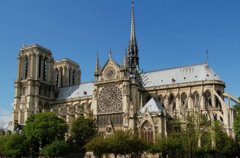 Hera e parë që nga viti 1803, anulohet mesha e Krishtlindjeve në Notre Dame