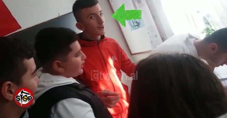 “Mos ma vër 4 mo ooo!”, nxënësit i bëjnë presion dhe shtyejnë mësuesin: Hiqi ato duar oj ti…