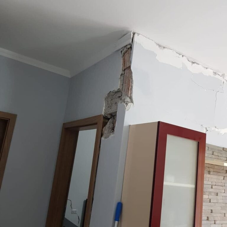 PD publikon fotot e pallatit të dëmtuar në Lezhë: Sjellja e Sandër Lleshajt, kriminale