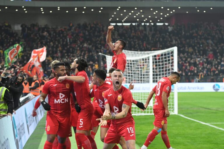 Derbi i çmendur/ Partizani shënon në pozicion jashtë loje, gabon arbitri
