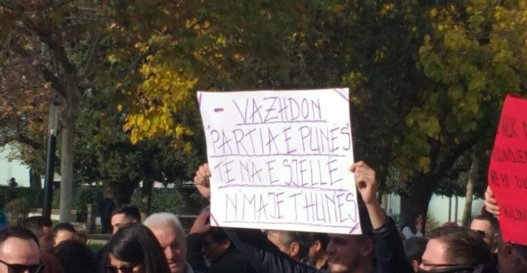 Gazetarët në protestë, Enkel Demi: Nuk na mbyll dot, më zi do ja bëjmë