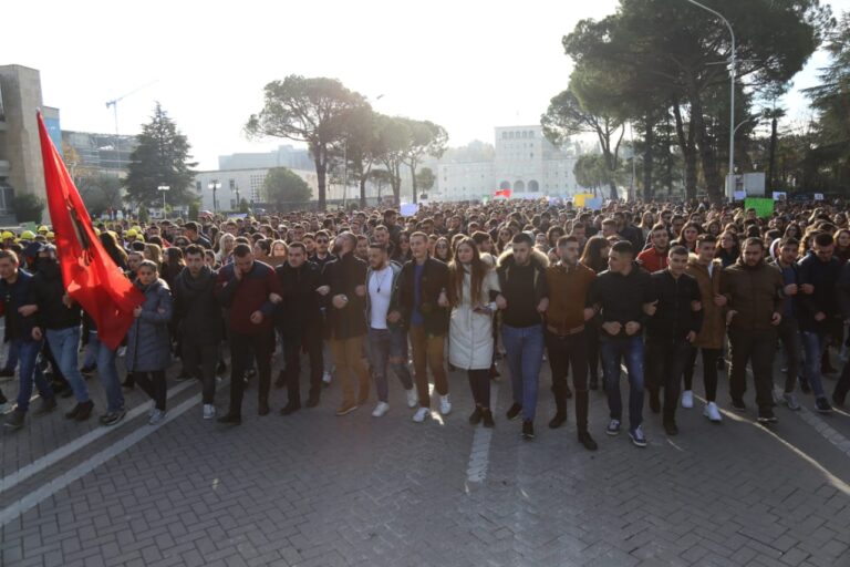 1 vit nga protesta, studentët: Asgjë nuk ndryshoi