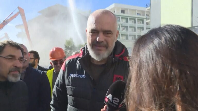 Ekspertët izraelitë vijojnë inspektimet, qetësojnë banorët