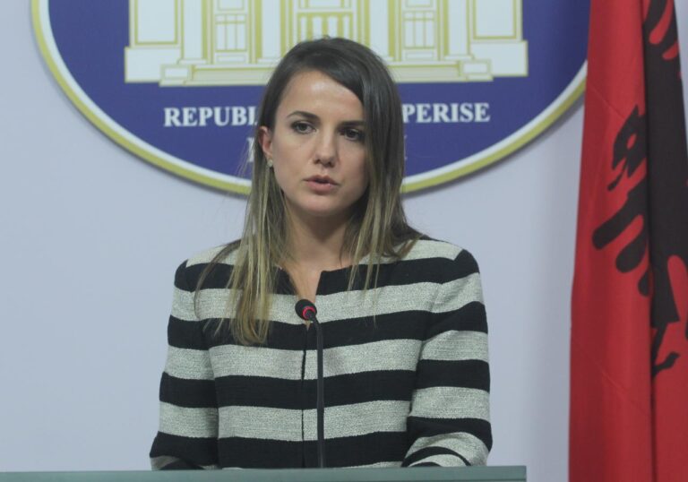 Rudina Hajdari pyetet nëse do krijojë parti të re, ja përgjigja e saj