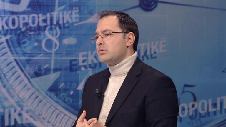 Spaho për Ramën: Babagjyshi i Vitit të Ri nuk beson tek Shqipëria, sheh pushtetin