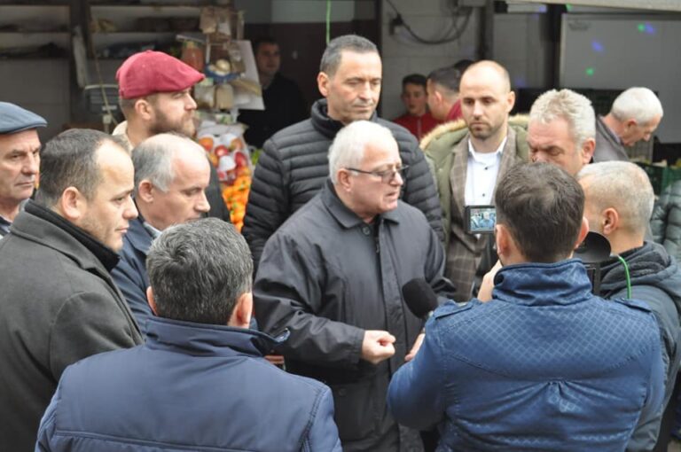 “Po luftojmë për mbijetesë”, tregtarët në Kukës takohen me nënkryetarin e PD. Spaho: Plan për rimëkëmbjen e ekonomisë