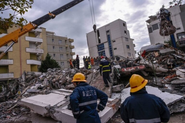 Një muaj pas tërmetit tragjik, banorët e Durrësit thonë se nuk u është dhënë asnjë zgjidhje