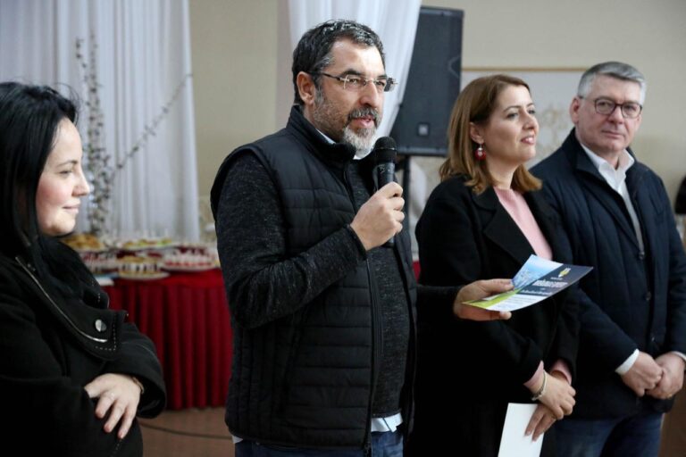 Çuçi e Manastirliu vlerësojnë mjekët dhe infermierët në Durrës