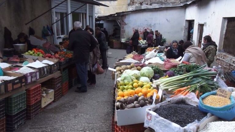 Tregu i Vlorës, kushte mesjetare