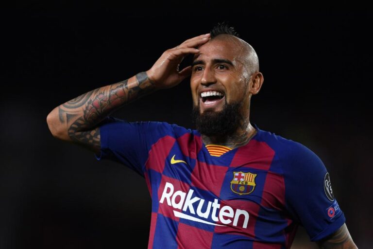 Barcelona i përgjigjet Vidal: Paratë janë një manovër për t’u larguar