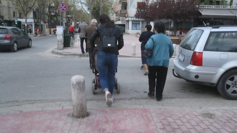 “Kokëfortësia” e këmbësorëve shkaktoi 207 aksidente në 2019