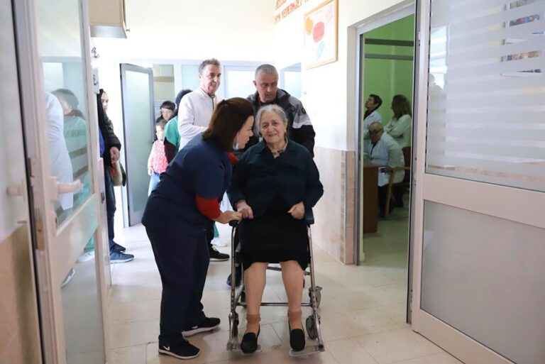 Ekipet mjekësore, më shumë se 7 mijë vizita për banorët e prekur nga tërmeti