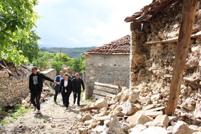 “Dëmshpërblimet për tërmetin po mbahen peng”, PD Korçë: Zoti Filo lëri tallavatë