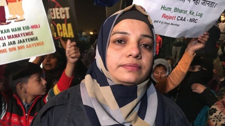 Me batanije dhe më këngë rezistence/Gratë në protestë: Ligji i ri na diskriminon
