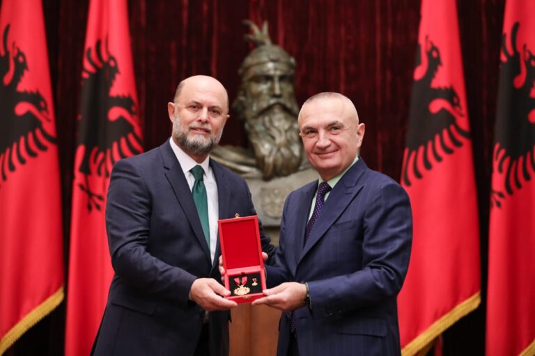 Presidenti Meta vlerëson aktorin Petrit Malaj me Titullin ”Mjeshtër i Madh”