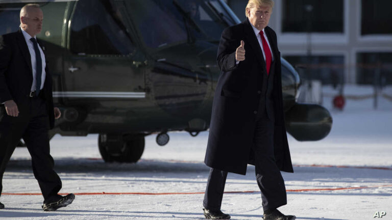 Këpucë me thumba, Trump përgatitet mirë për terrenin (FOTO)
