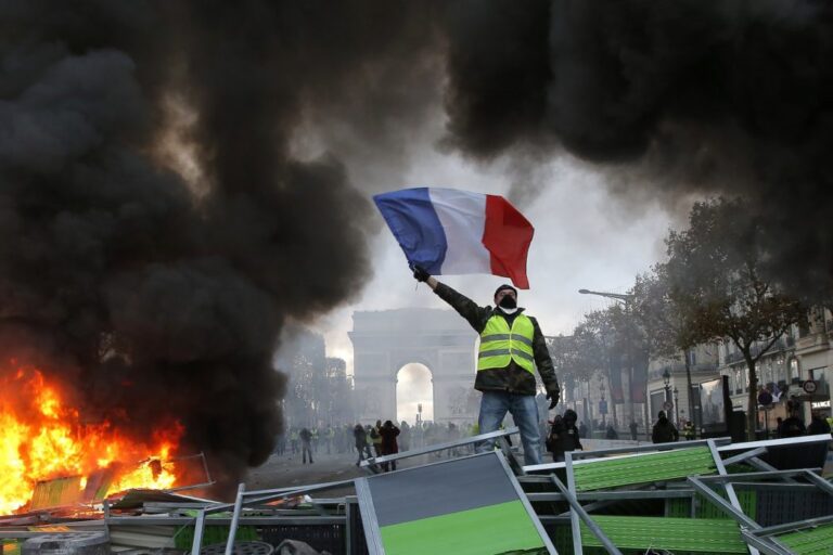 Presioni i protestave, Macron merr një vendim