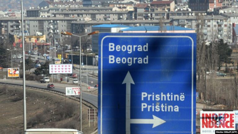 Ministria e Jashtme fton qytetarët e Kosovës: Shmangni qarkullimin në Serbi