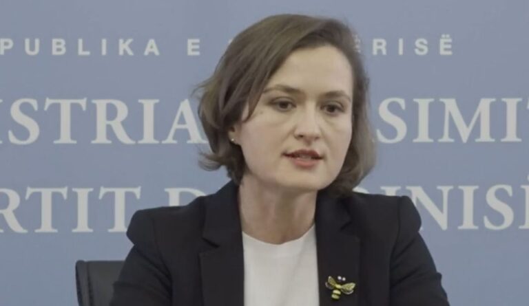 Shahini-Universiteteve: 50% tarifë studenteve me mesatare mbi 6