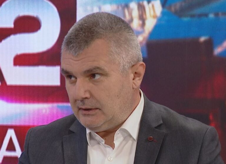 Gurakuqi: Parlamenti, institucion njëpartiak dhe sektar