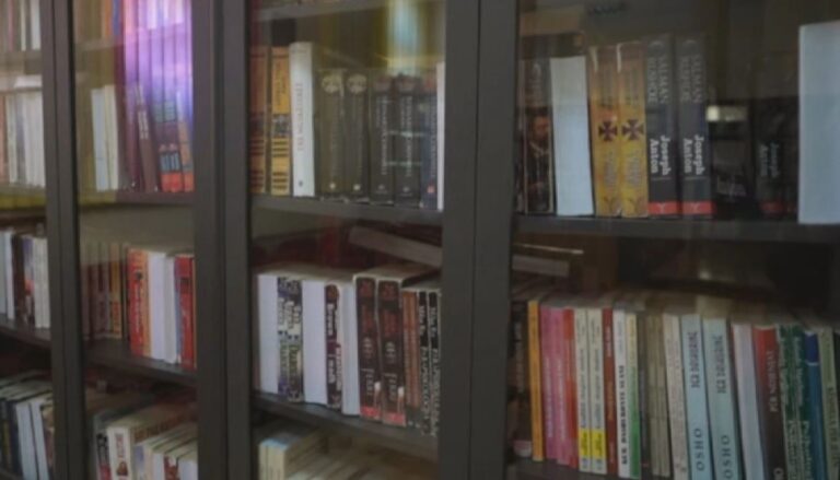 Korça qyteti i kulturës, të rinjtë gjithmonë e më larg librave