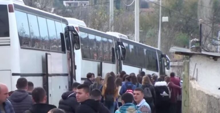 Nxënësit e Borizanës në Thumanë: Shkolla nuk ka as ngrohje