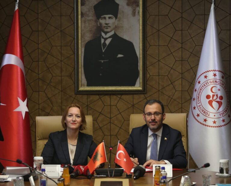 Ministrja Denaj në Ankara, nënshkruan protokollin për bashkëpunim ekonomik Turqi-Shqipëri