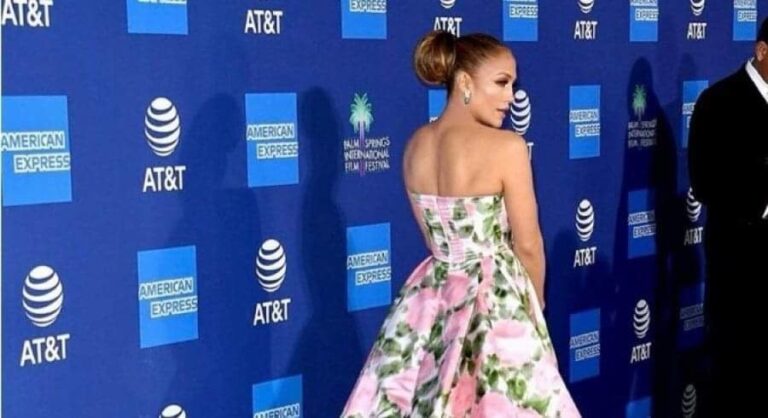 JLO fiton një çmim në Kaliforni