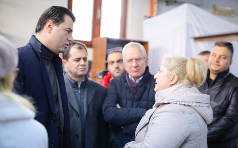 Basha takim në zonat e prekura nga tërmeti: Qeveria të marrë 5 masa të menjëhershme për ringritjen e biznesit