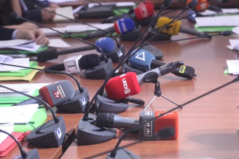 Edhe media serioze bie pre e lajmeve të pavërteta