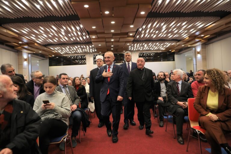 Meta: Të ndalojmë largimin e të rinjve, Shqipëria e Kosova s’mund të ekzistojnë pa shqiptarë