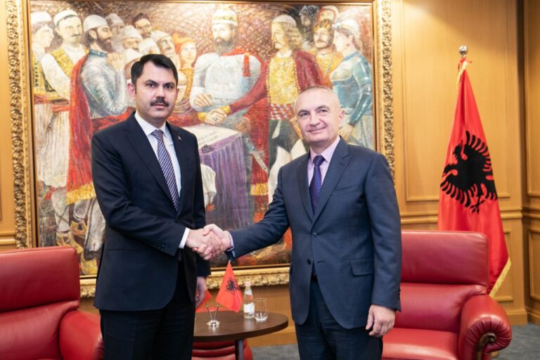 Presidenti takon ministrin turk: Mirënjohje për ndihmën pas tërmetit të 26 nëntorit