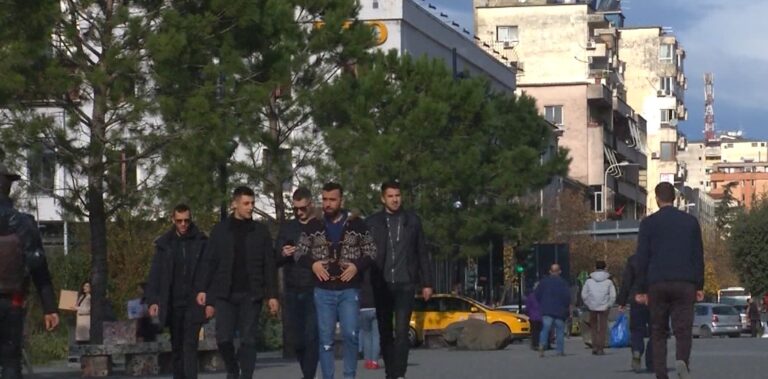 Pas pushimeve qytetarët përjetojnë stres për kthimin në punë