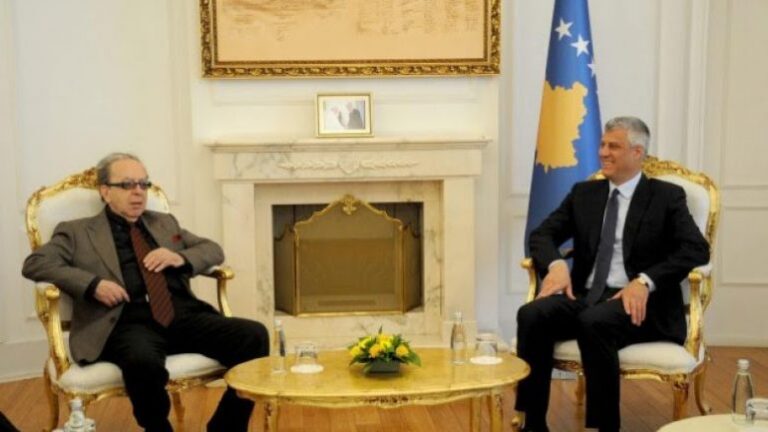 Thaçi uron Kadaren për titullin “Oficer i Madh i Legjionit”