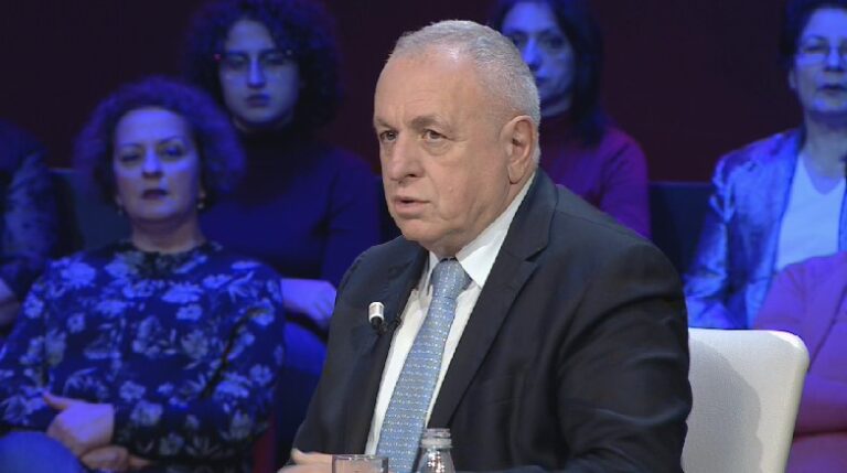 Ardhja e vaksinave të gripit, Shehu: Mos hidhni fishekzjarre, falënderoni Opozitën dhe na thoni nga u morën këto vaksina
