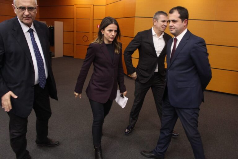 FOTO LAJM/ Takimi i opozitës dhe qeverisë për reformën zgjedhore