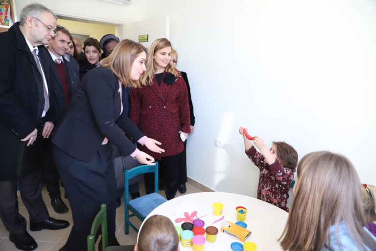 Qendër sociale në Urën Vajgurore, Manastirliu: Mbështesim 14 bashki me fondin social